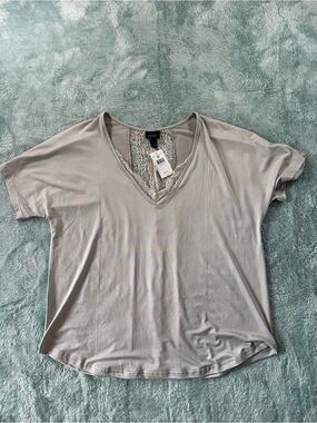 Daytrip Lace-Back V-Neck Women’s Top in Light Gray